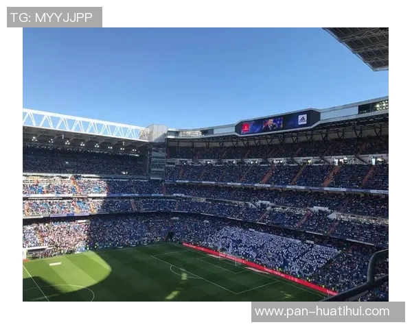 科贝节目主持人：不明白为啥伯纳乌不开顶棚，球场就像桑拿房